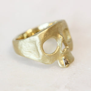 
            
                Load image into Gallery viewer, Snaggletooth Skull Pinky Ring
            
        
