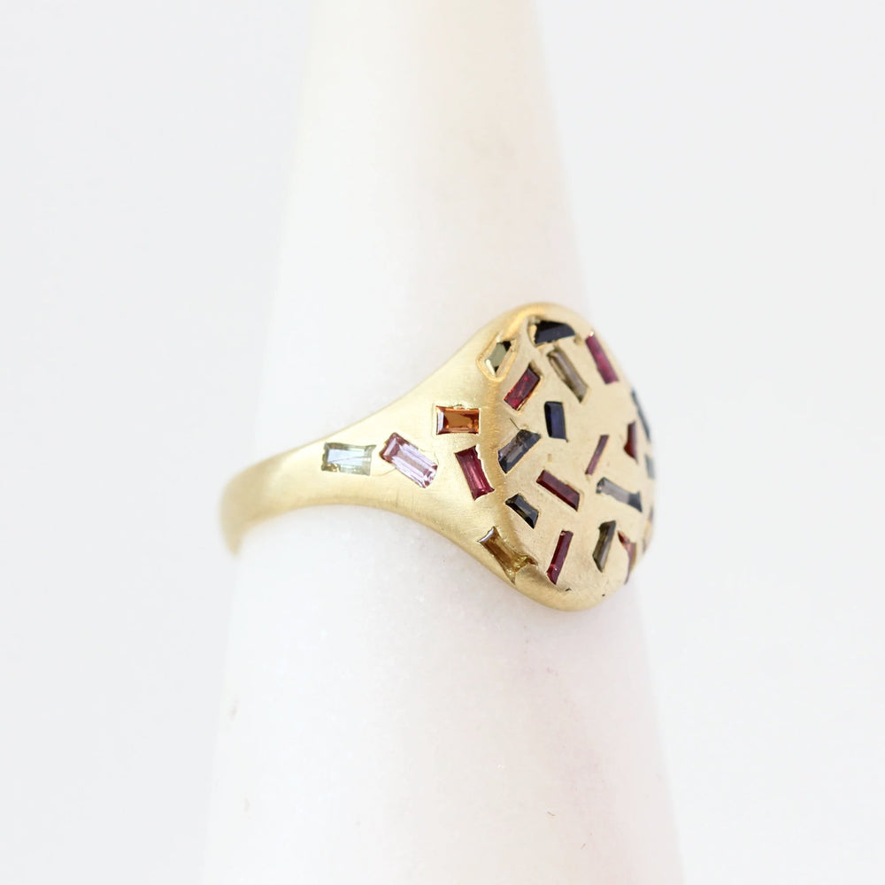 
            
                Load image into Gallery viewer, Confetti Sapphire Signet
            
        