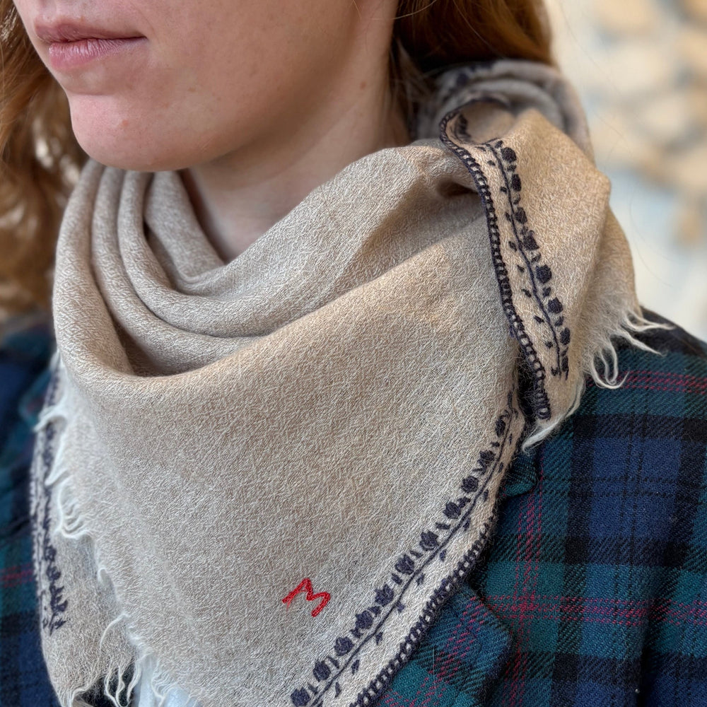 Scarf N°792 - Embroidery Paper