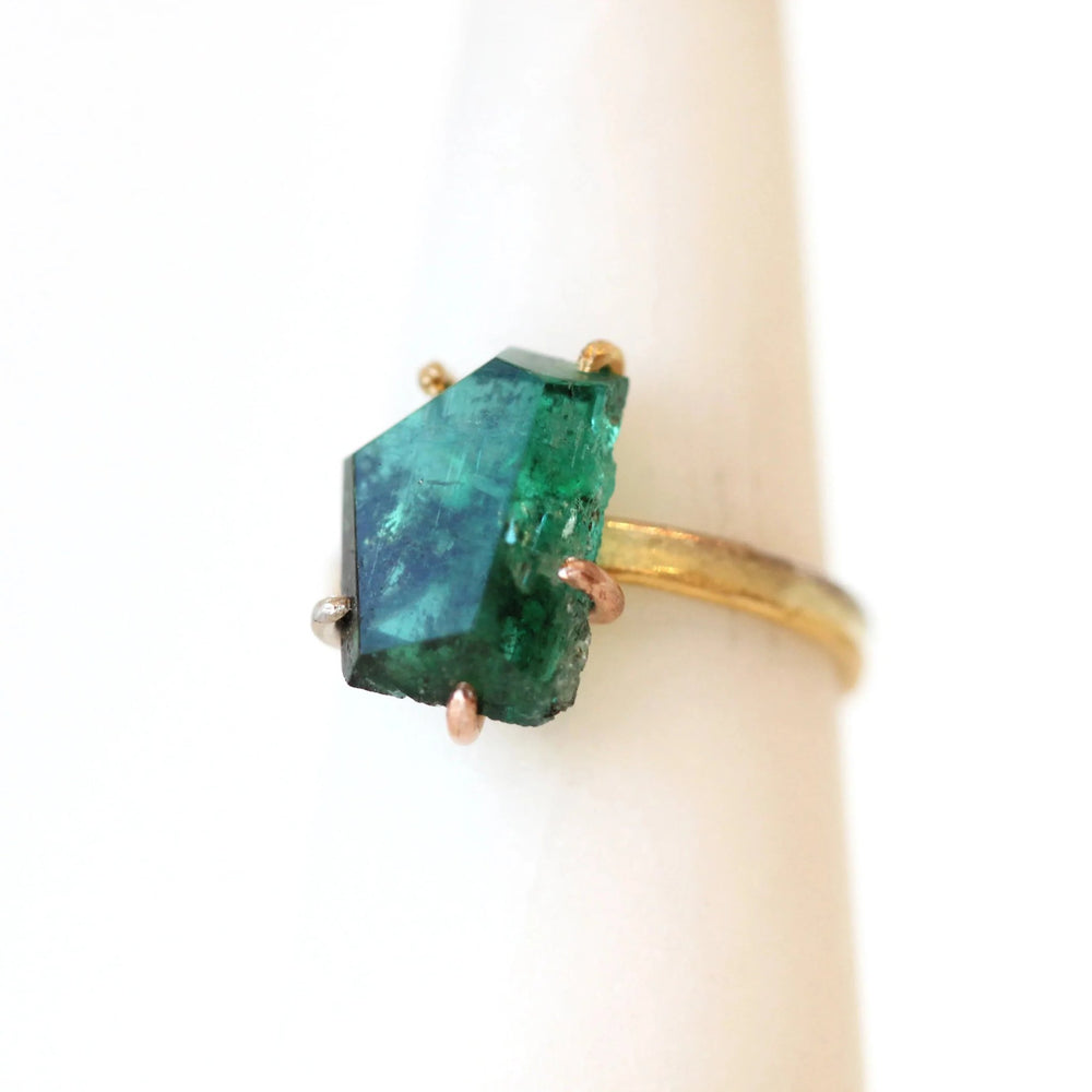
            
                Load image into Gallery viewer, Zambian Emerald Ring
            
        