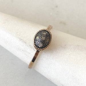 Contrast Oval Ring