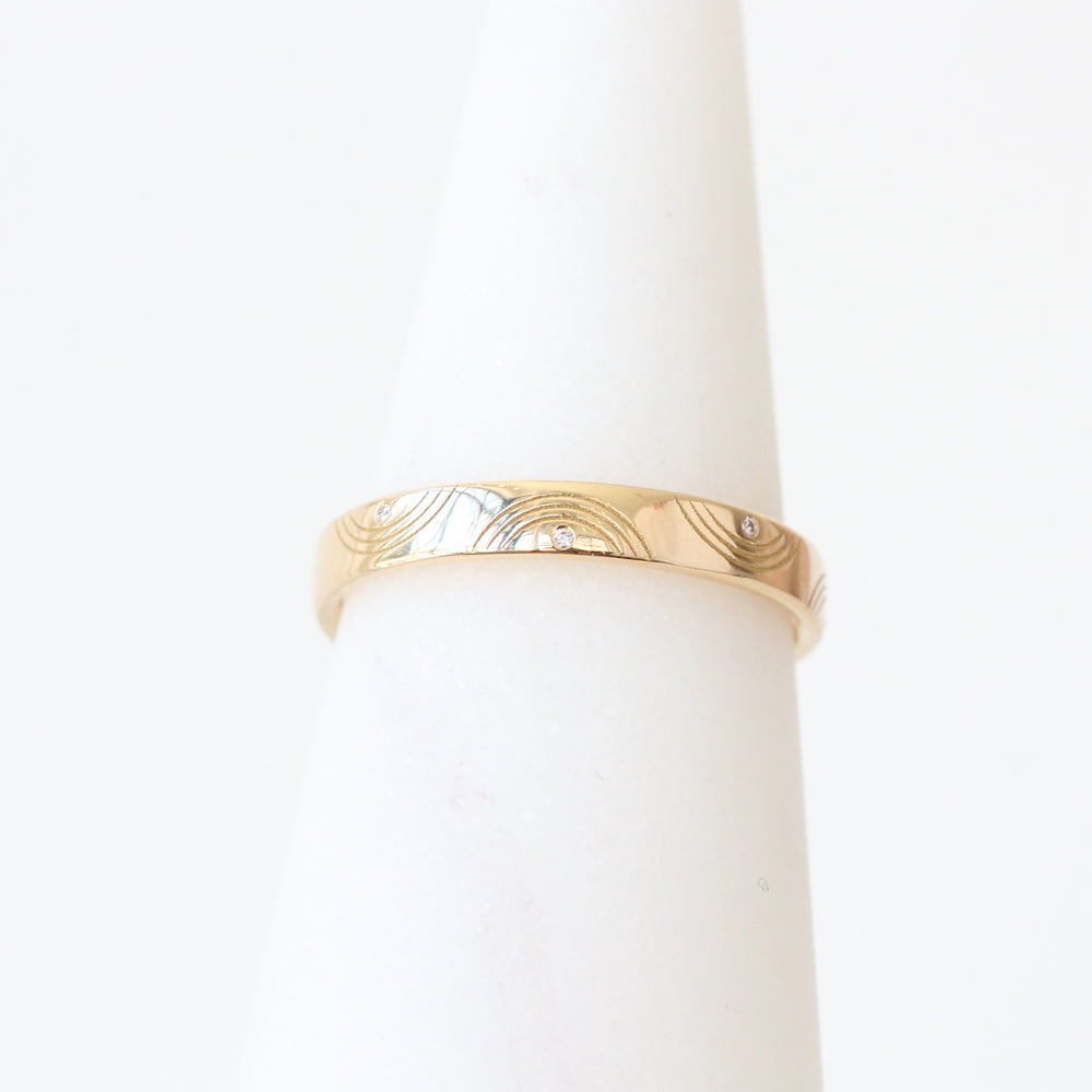 
            
                Load image into Gallery viewer, Engraved Diamond Wavy Band
            
        
