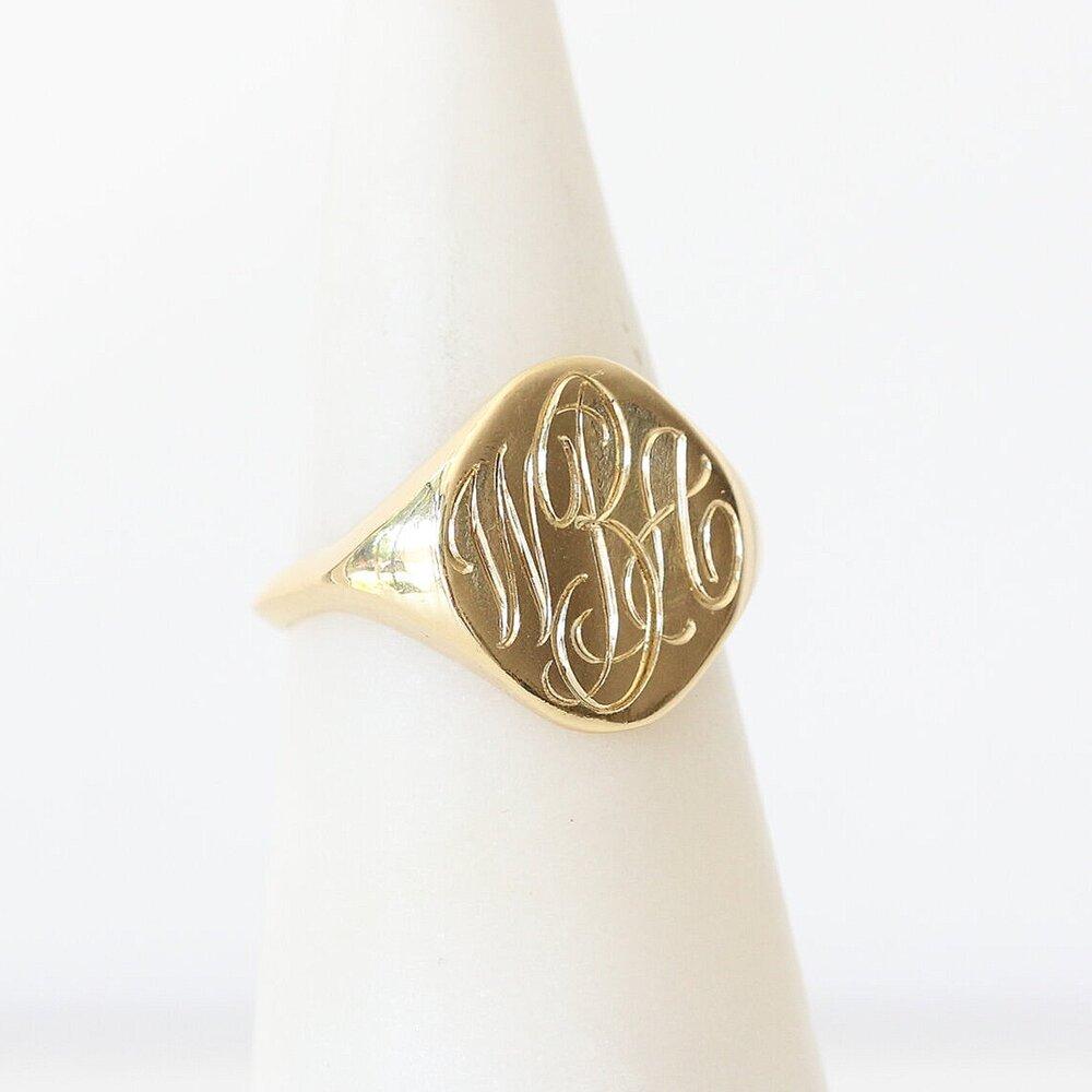 
            
                Load image into Gallery viewer, Diana Mitchell Big 18K Signet Ring with Engraving
            
        