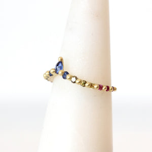 
            
                Load image into Gallery viewer, Polly Wales Rainbow Sapphire Danube V Ring in 18k yellow gold
            
        